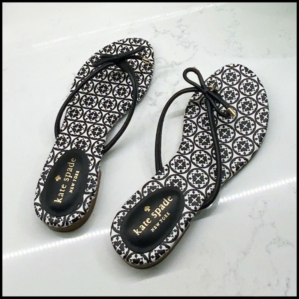 Kate Spade Bow Charm Flip Flops - Picture 2 of 7